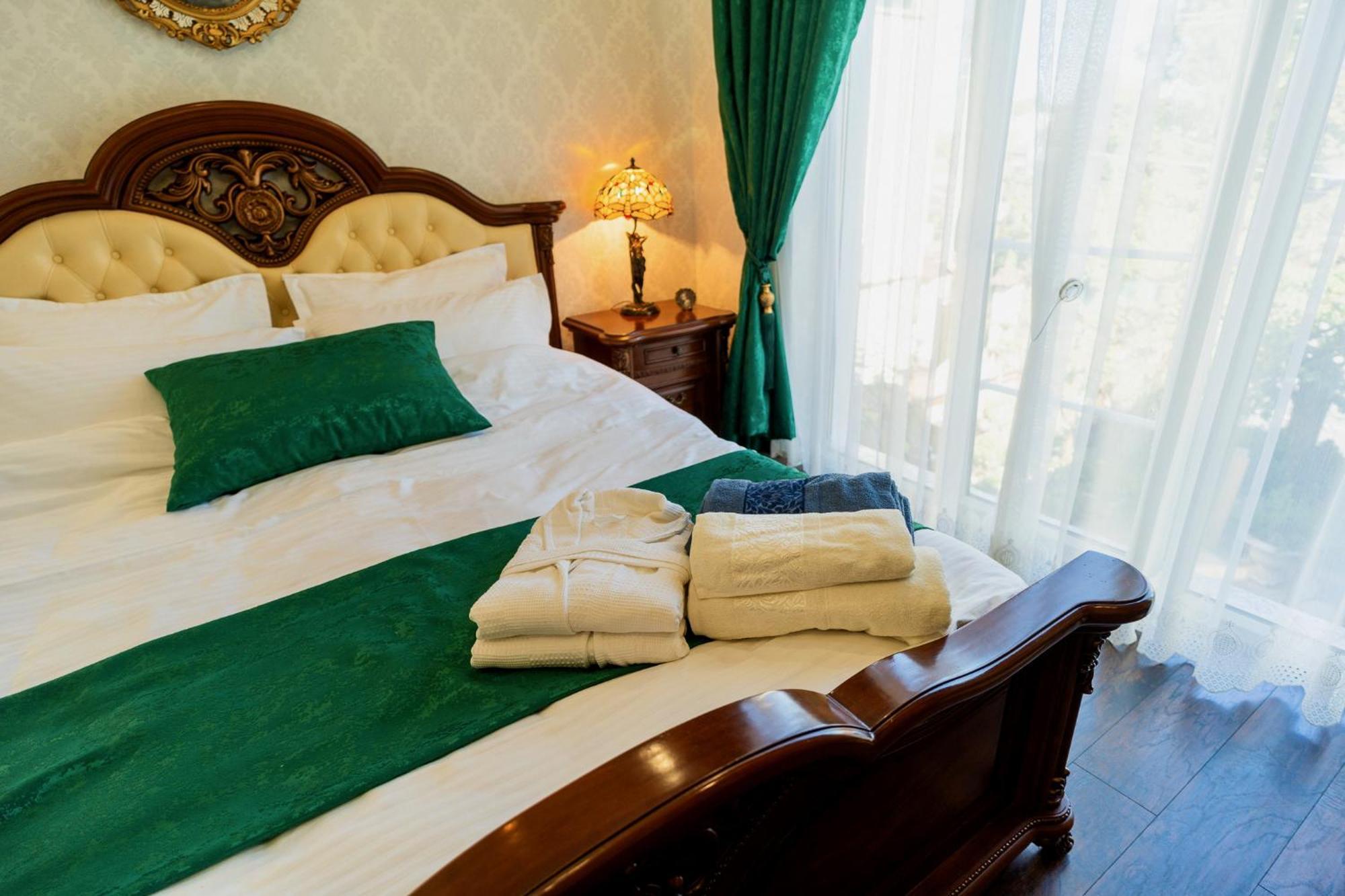 Luxurious Villa With Lush Garden And Huge Terrace Near Herastrau Park Bucureşti Ngoại thất bức ảnh