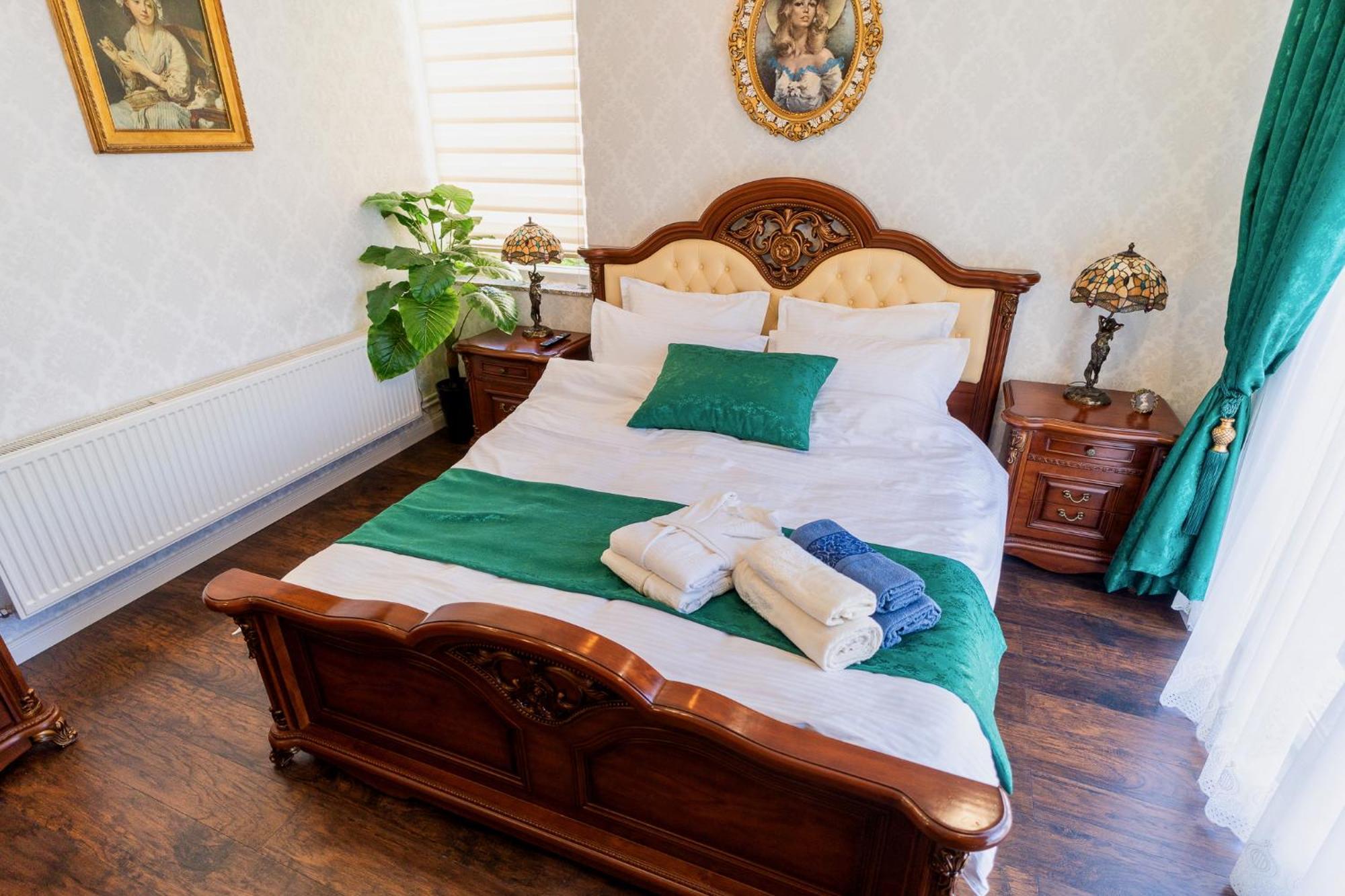 Luxurious Villa With Lush Garden And Huge Terrace Near Herastrau Park Bucureşti Ngoại thất bức ảnh
