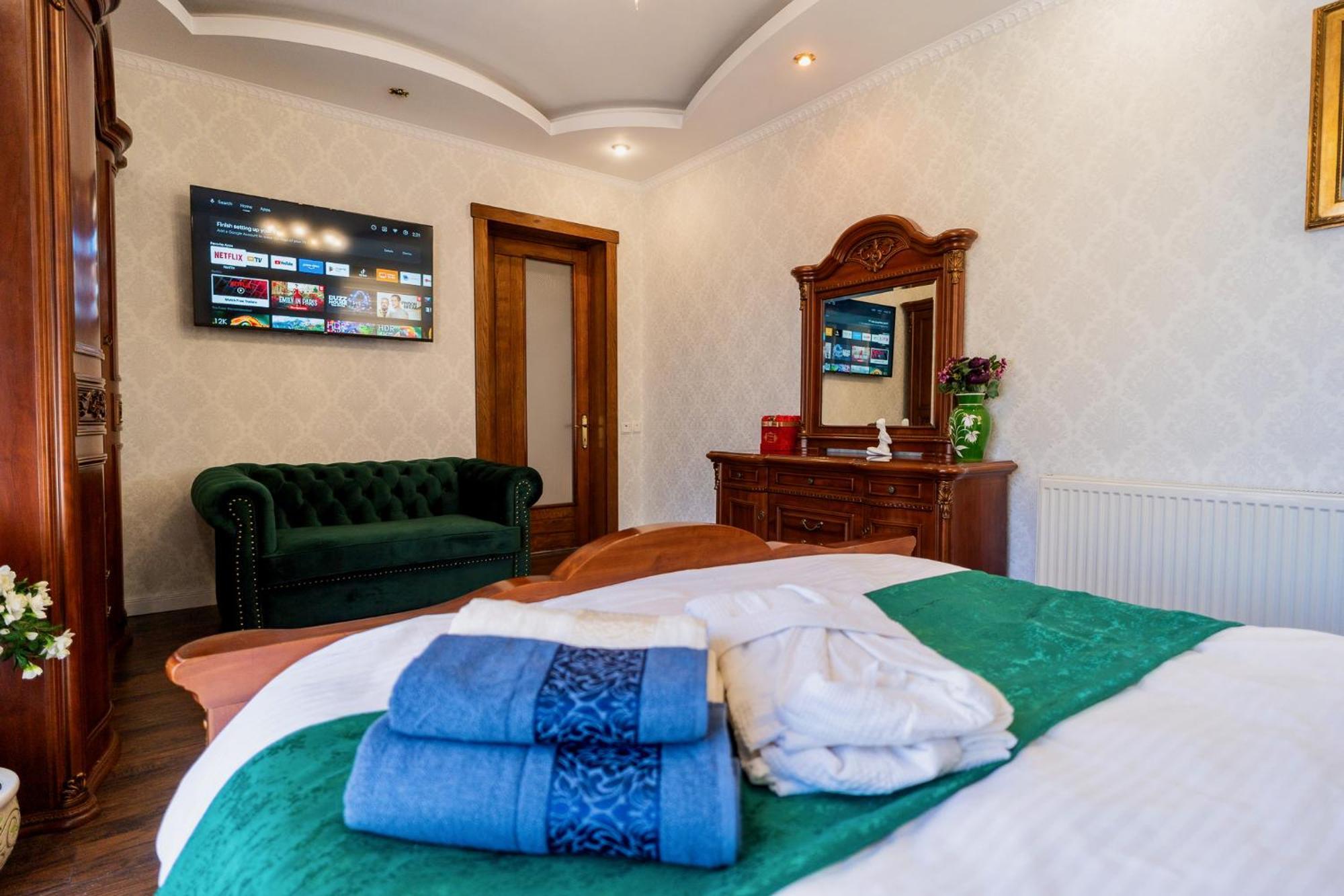 Luxurious Villa With Lush Garden And Huge Terrace Near Herastrau Park Bucureşti Ngoại thất bức ảnh