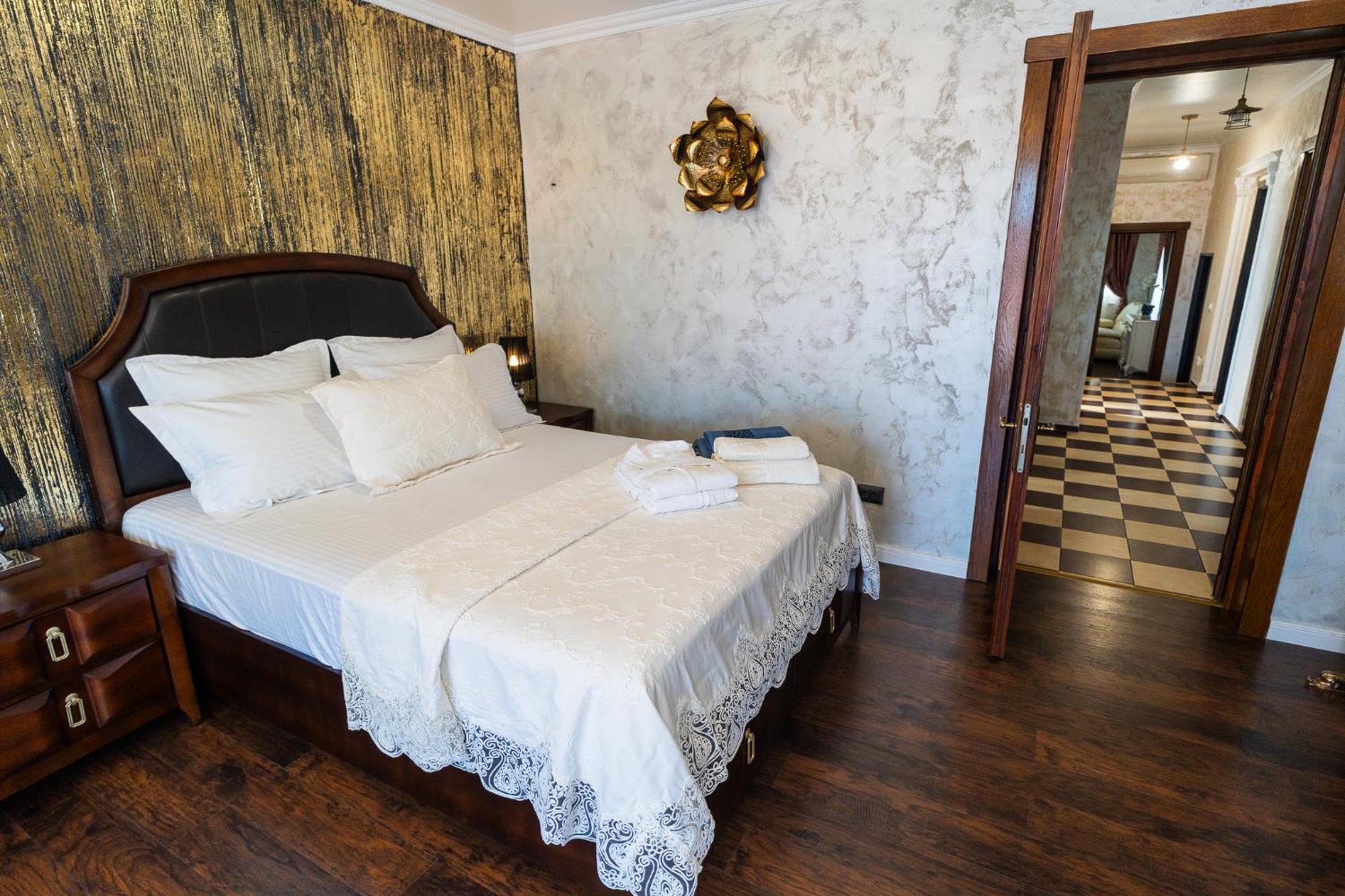 Luxurious Villa With Lush Garden And Huge Terrace Near Herastrau Park Bucureşti Ngoại thất bức ảnh
