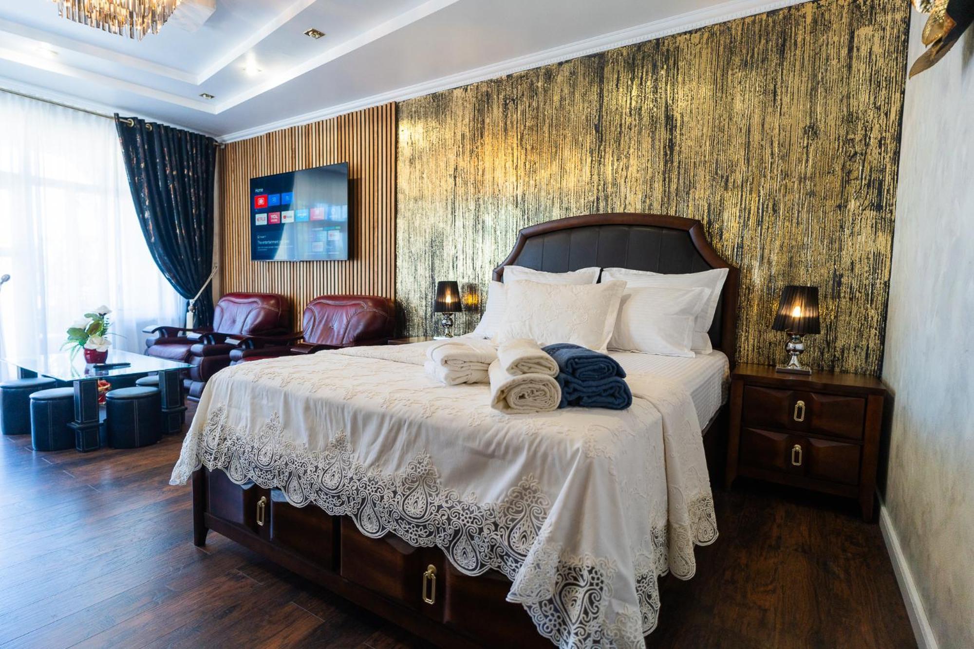 Luxurious Villa With Lush Garden And Huge Terrace Near Herastrau Park Bucureşti Ngoại thất bức ảnh