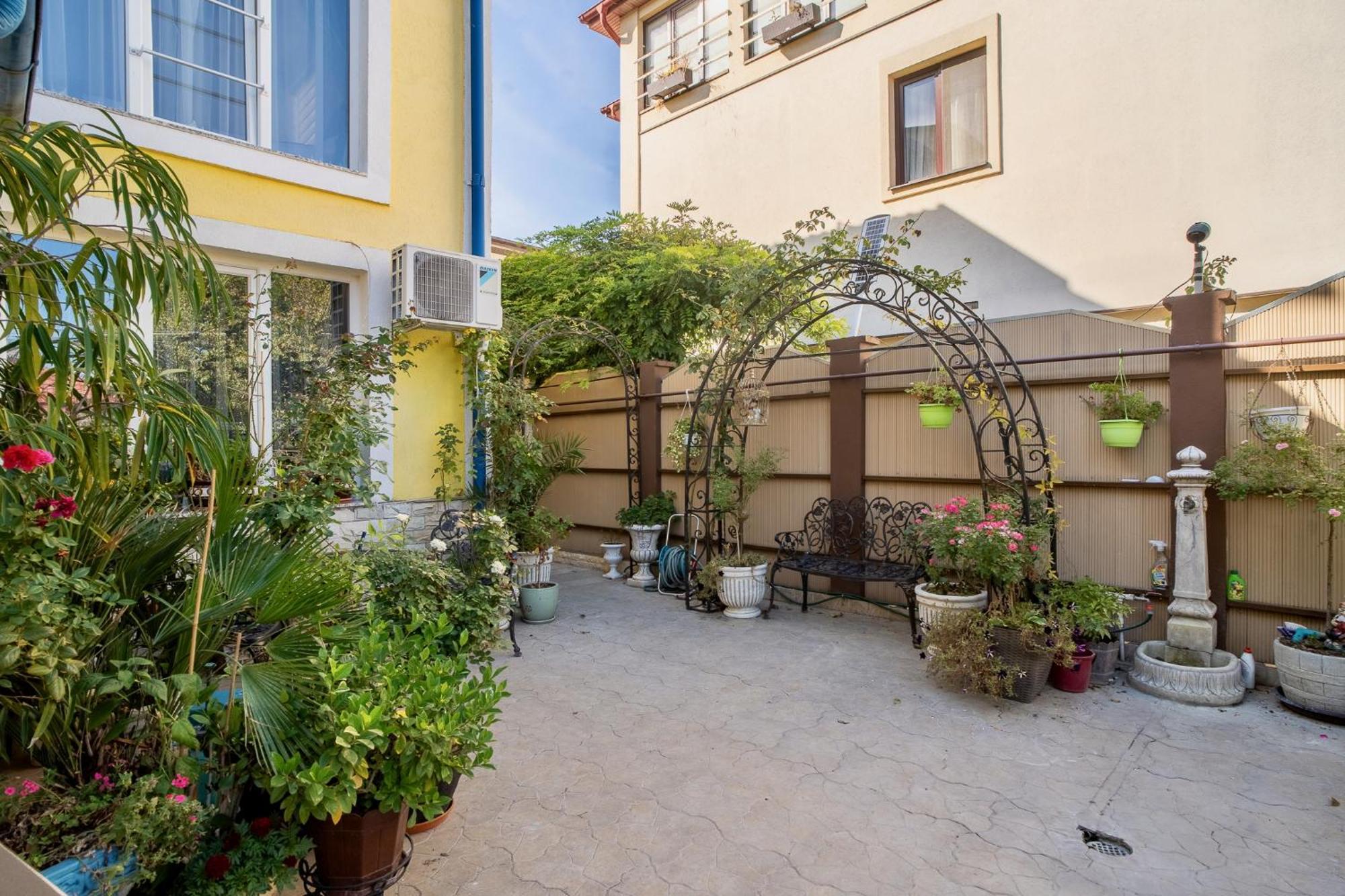 Luxurious Villa With Lush Garden And Huge Terrace Near Herastrau Park Bucureşti Ngoại thất bức ảnh