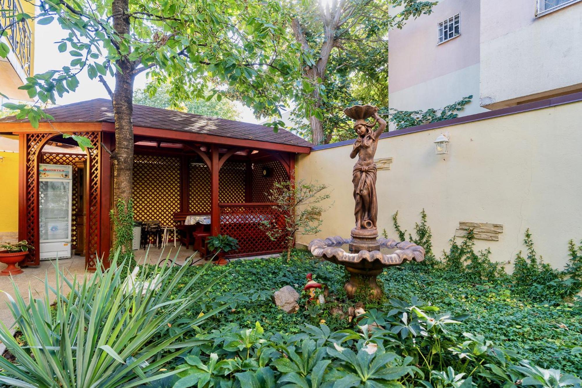 Luxurious Villa With Lush Garden And Huge Terrace Near Herastrau Park Bucureşti Ngoại thất bức ảnh