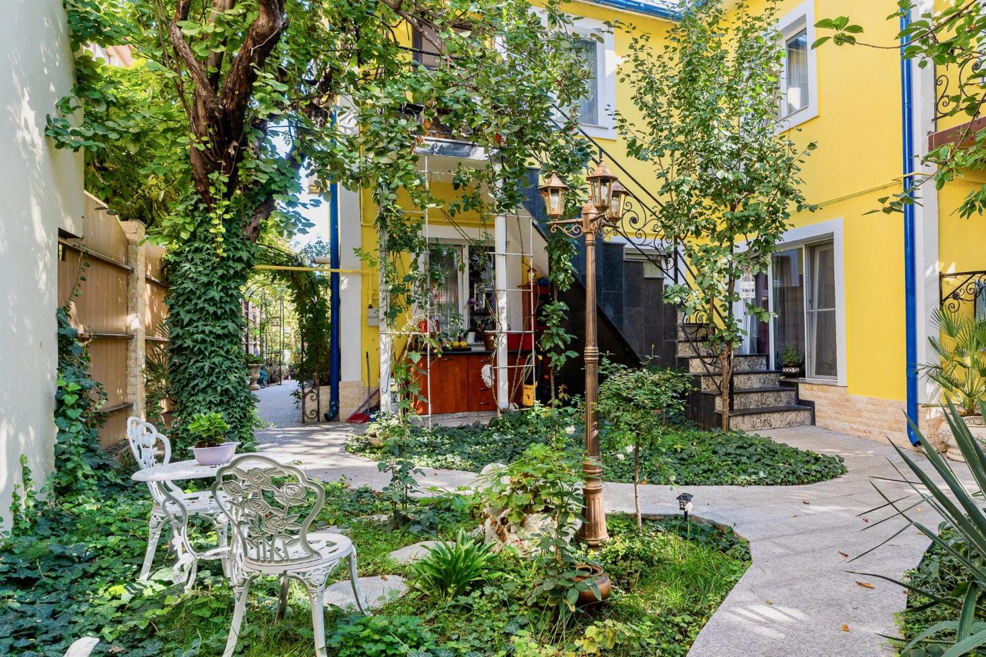 Luxurious Villa With Lush Garden And Huge Terrace Near Herastrau Park Bucureşti Ngoại thất bức ảnh
